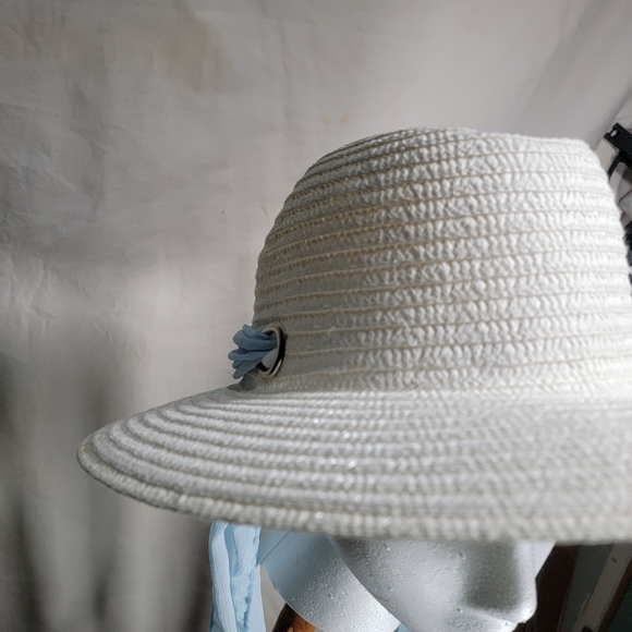 NWOT Betmar fedora style poly braid sun hat, decorative blue fabric & rivets - Picture 3 of 12